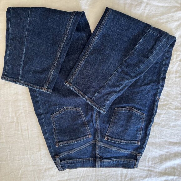 Old Navy High Rise Barrel Leg Jeans - Picture 6 of 9